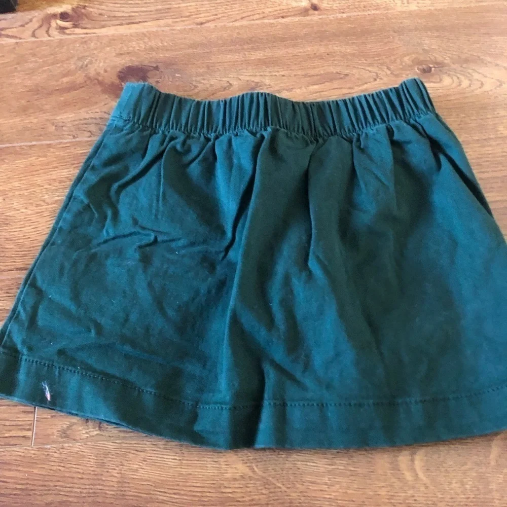 Old Navy green skort in size S (6-7)